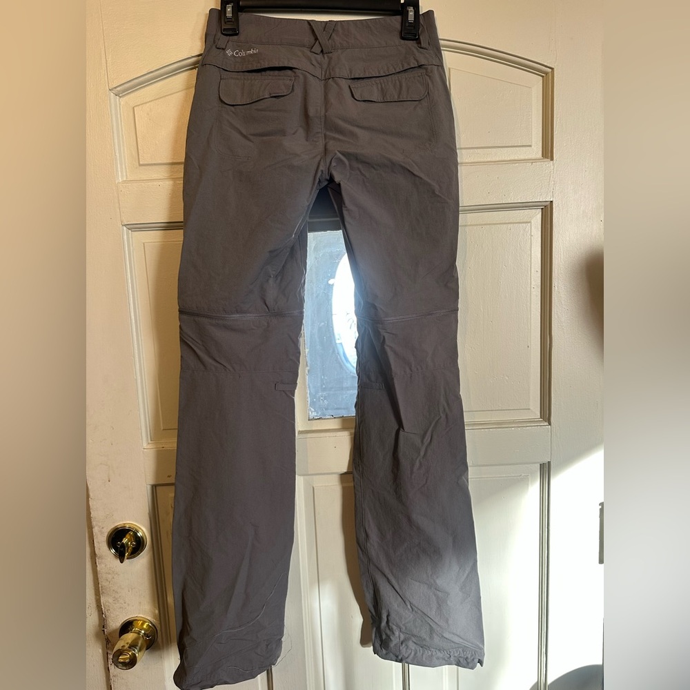 Womens Columbia, hiking pants, gray sz 2, 31.5-32” inseam Convertible to shorts.